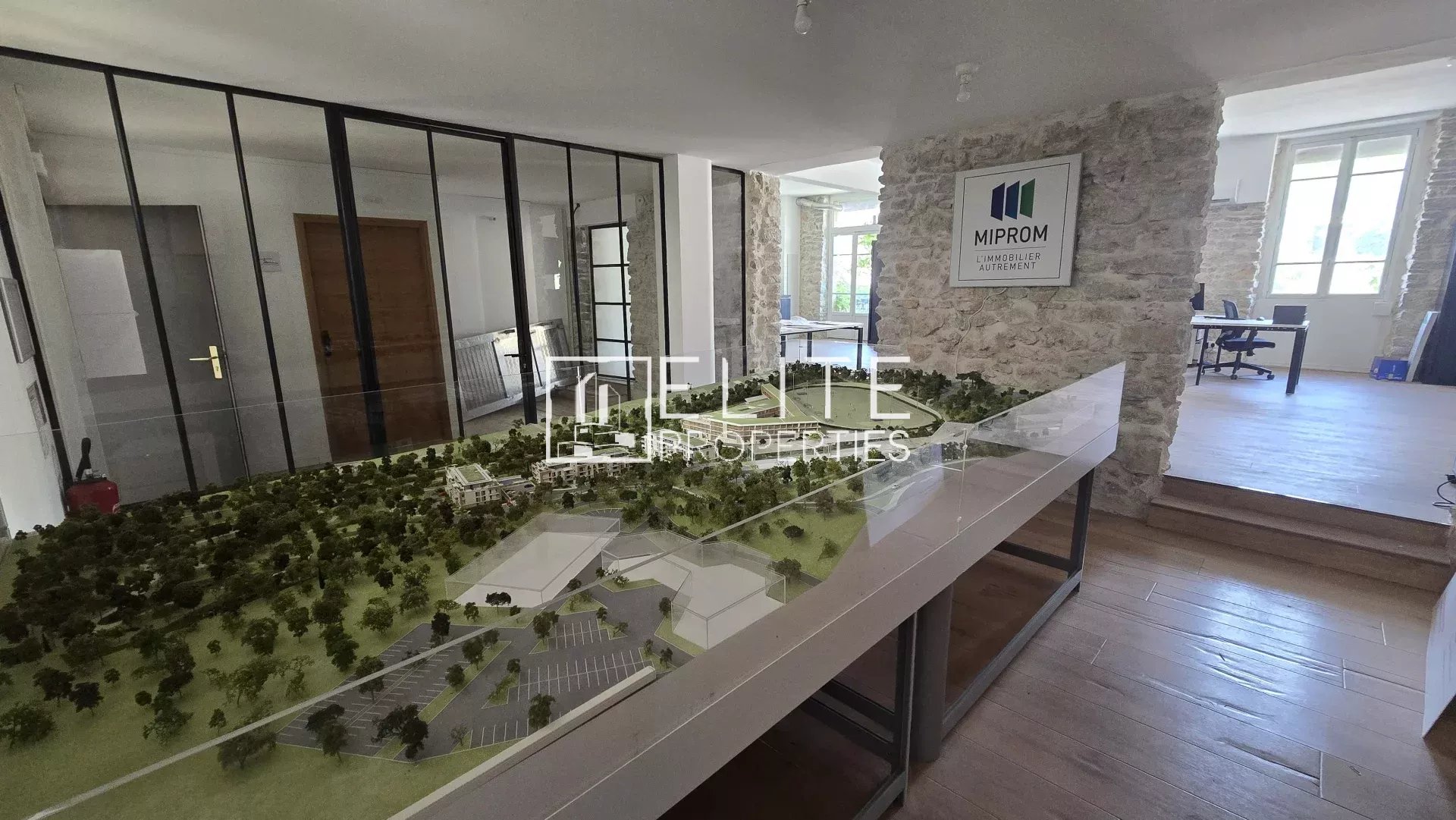 LOCAL COMMERCIAL 3 PIÈCES 119m² – MOUGINS