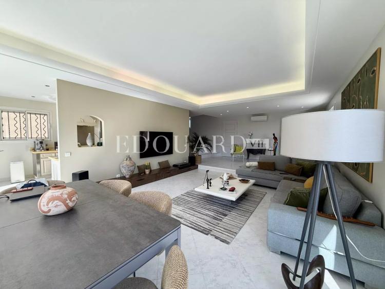 Maison d’exception à vendre avec piscine chauffée, vaste terrasse et belle vue mer panoramique