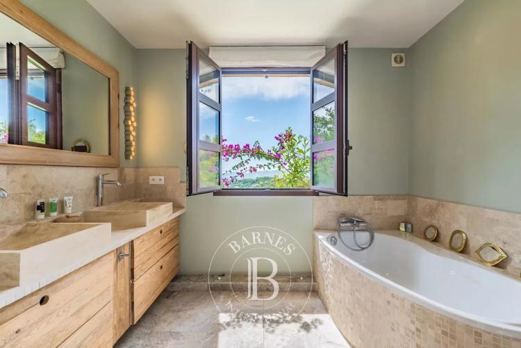 Chateauneuf-Grasse - Mas Contemporain avec Vue Mer, 5 Chambres