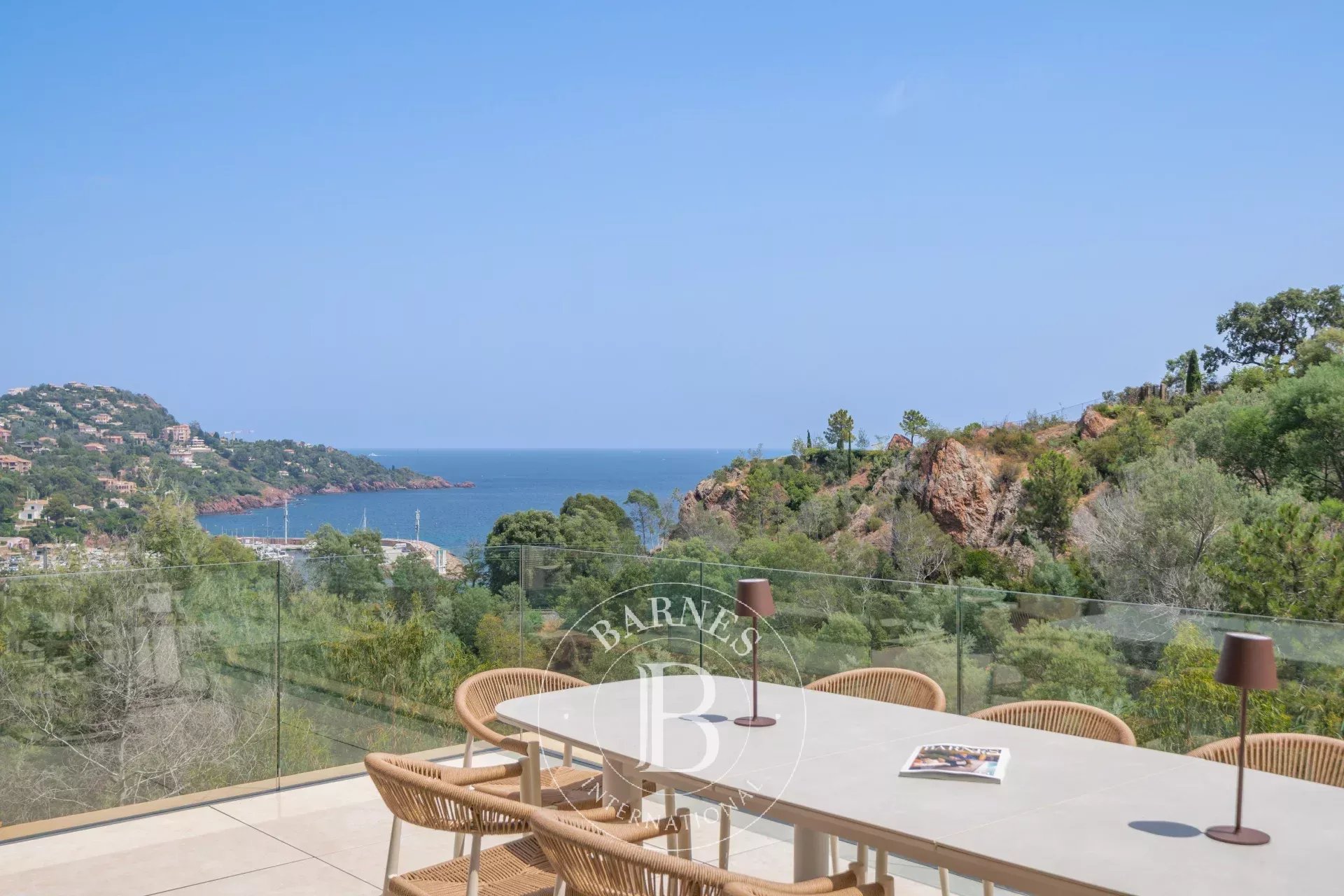 THÉOULE-SUR-MER - VILLA CONTEMPORAINE VUE MER