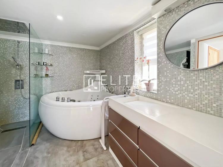 VILLA 8P de 175m² + PISCINE CALME ABSOLU -  MOUGINS