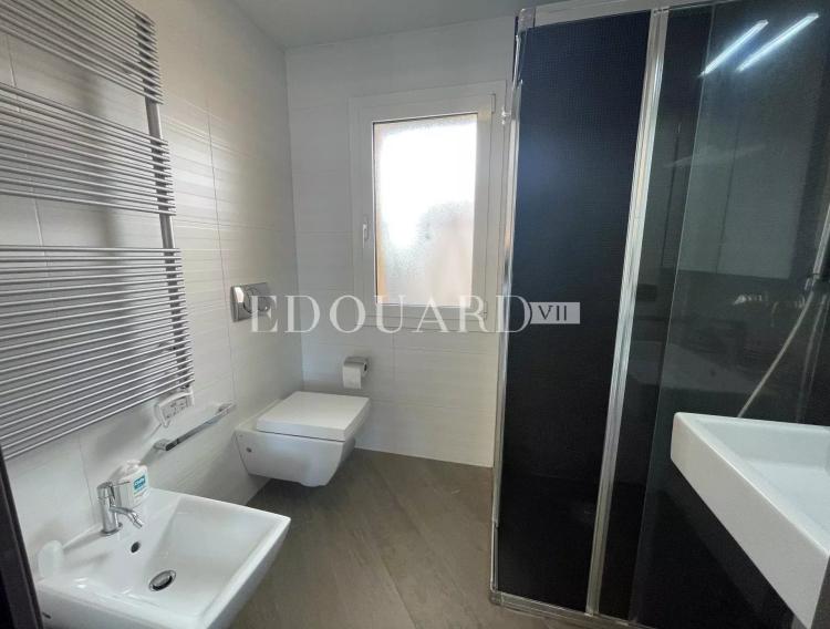 En exclusivité jolie villa rénovée avec deux terrasses, jardin, magnifique vue mer et deux parkings