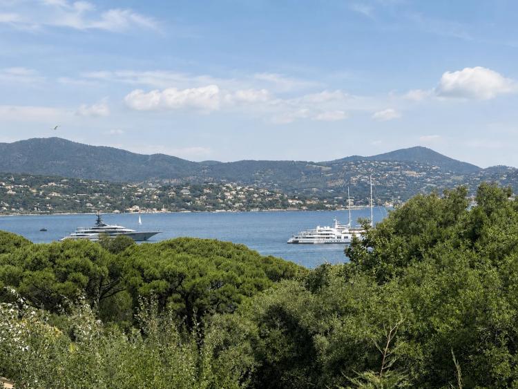 GASSIN – VILLA AVEC VUE MER À QUELQUES MINUTES DE SAINT-TROPEZ