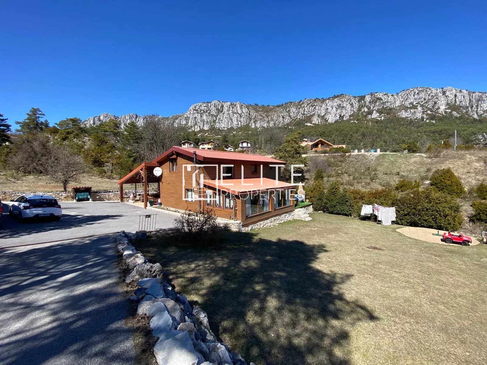 ANDON (06) – Maison en bois 211 m² avec dépendance – Calme absolu