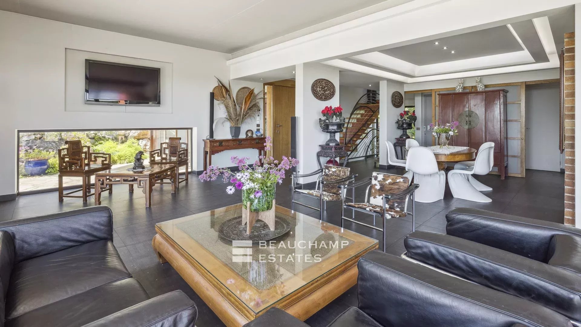 Rare villa d’architecte 5 chambres vue mer quartier du Capitou à Mandelieu