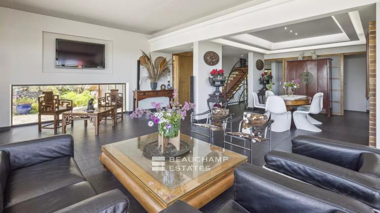Rare villa d’architecte 5 chambres vue mer quartier du Capitou à Mandelieu