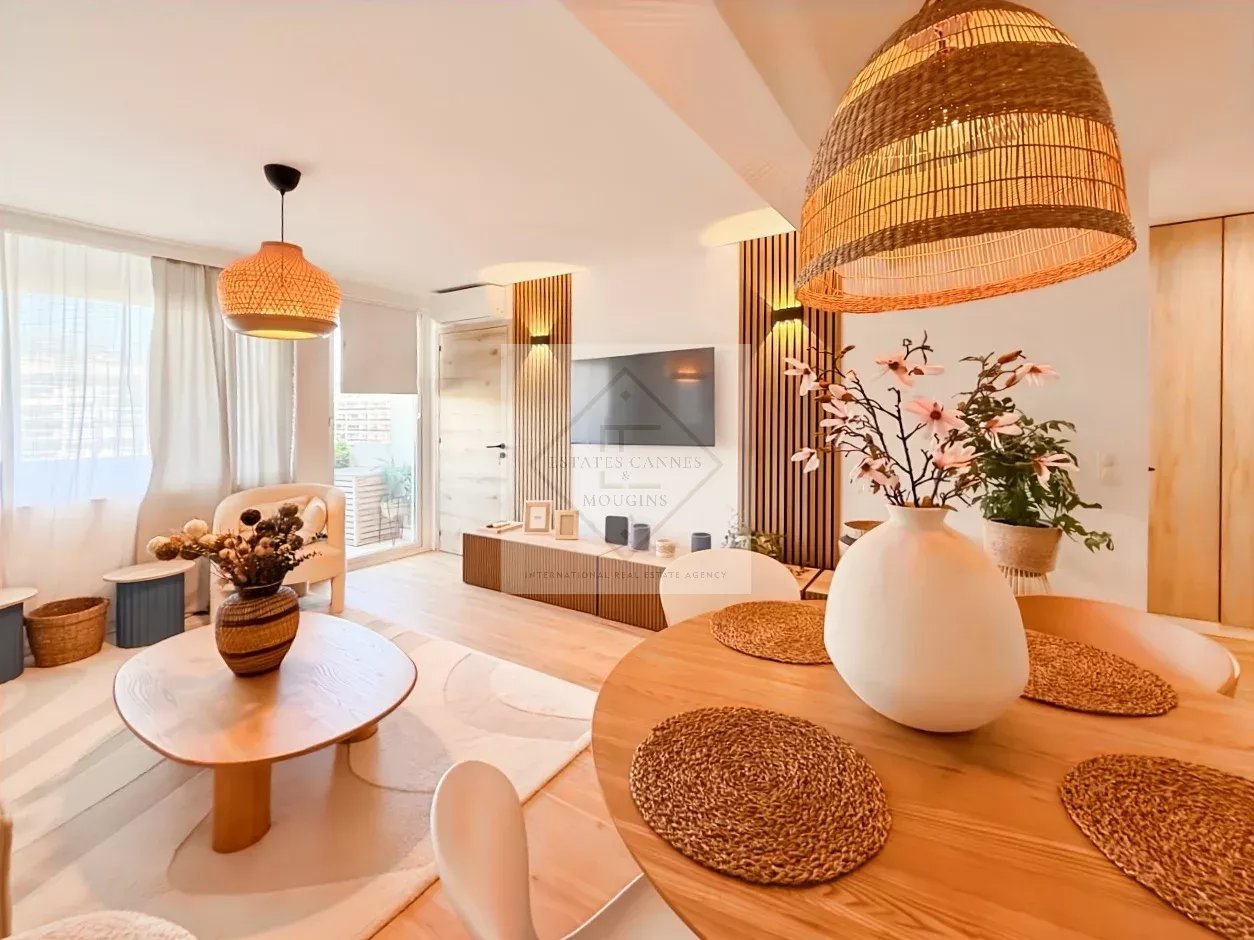 Palm Beach – Superbe 2 pièces entièrement refait Place de l’Étang