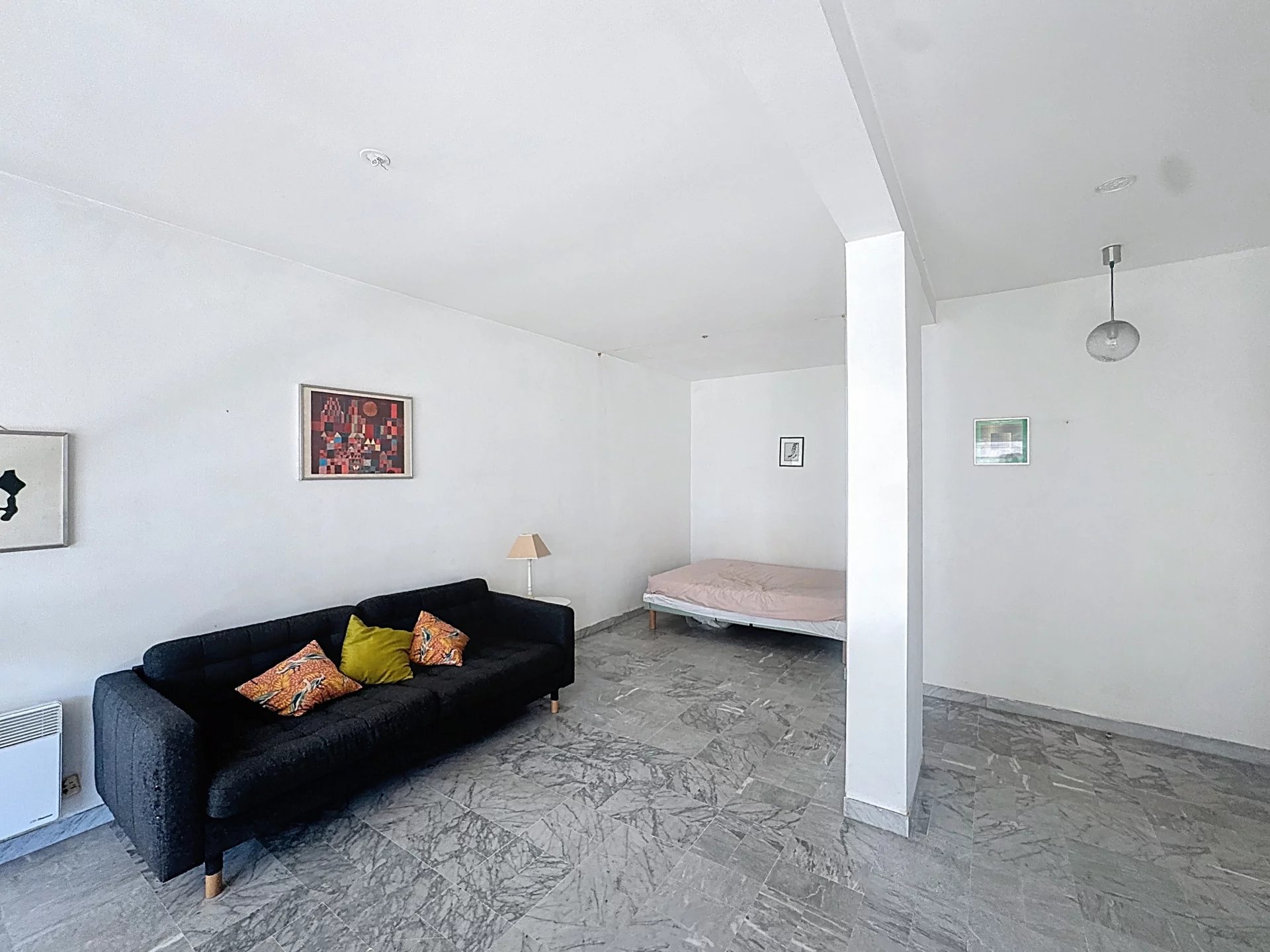 EXCLUSIVITÉ – GRAND STUDIO – À 20 MÈTRES DE LA PLAGE – CAVE & PARKING