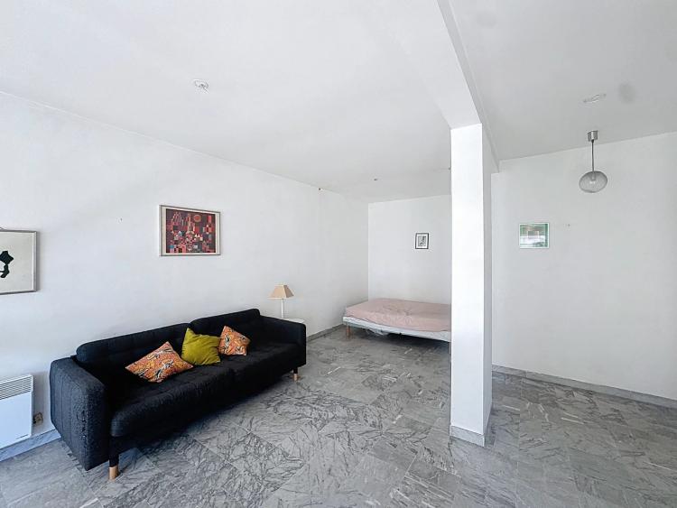 EXCLUSIVITÉ – GRAND STUDIO – À 20 MÈTRES DE LA PLAGE – CAVE & PARKING