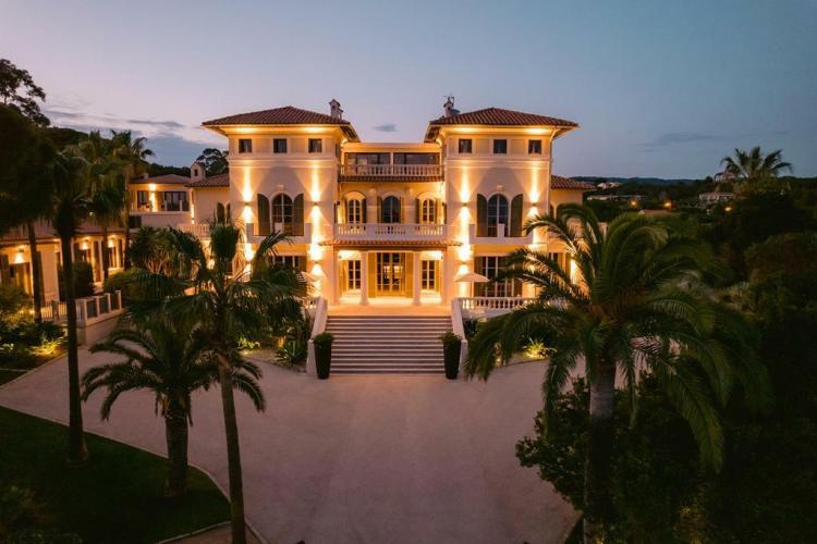 VILLA "THE ELEVEN"