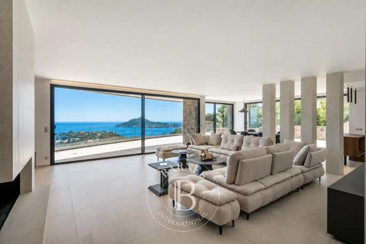 SAINT-RAPHAËL - EXCEPTIONNELLE VILLA CONTEMPORAINE - VUE MER PANORAMIQUE
