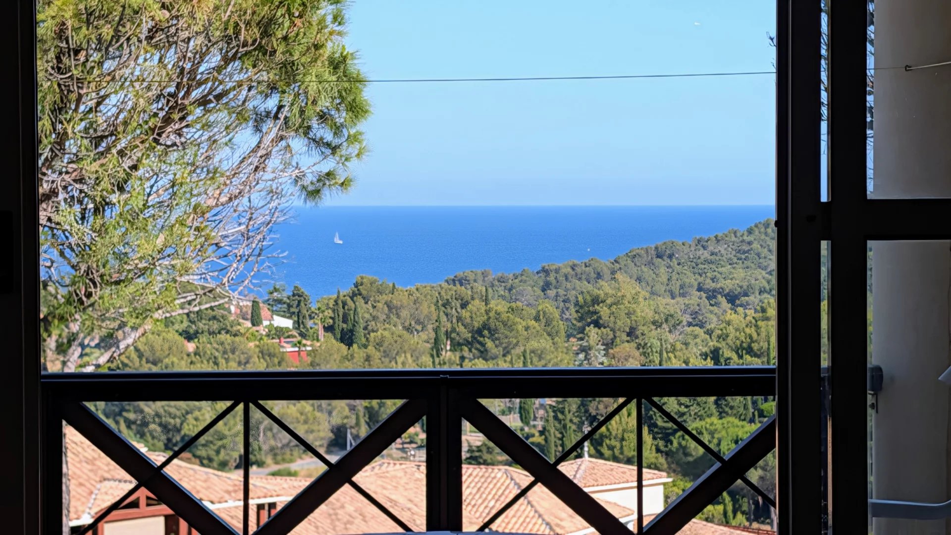 AGAY CAP ESTEREL 2 PIECES VUE MER; PARKING