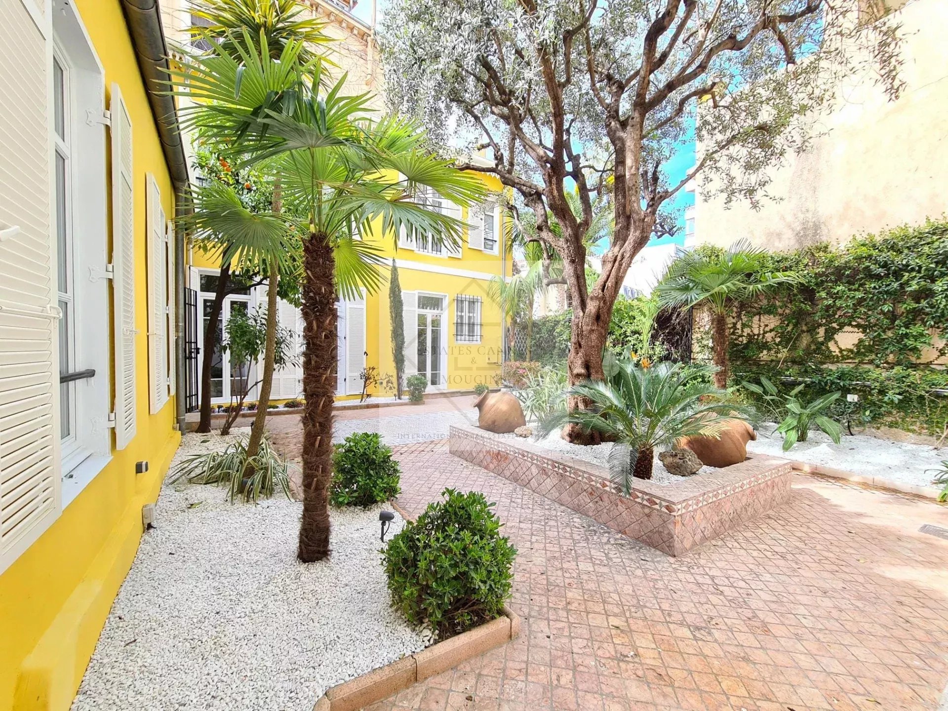 Superbe maison de ville au cœur de Cannes. Rue d'Antibes