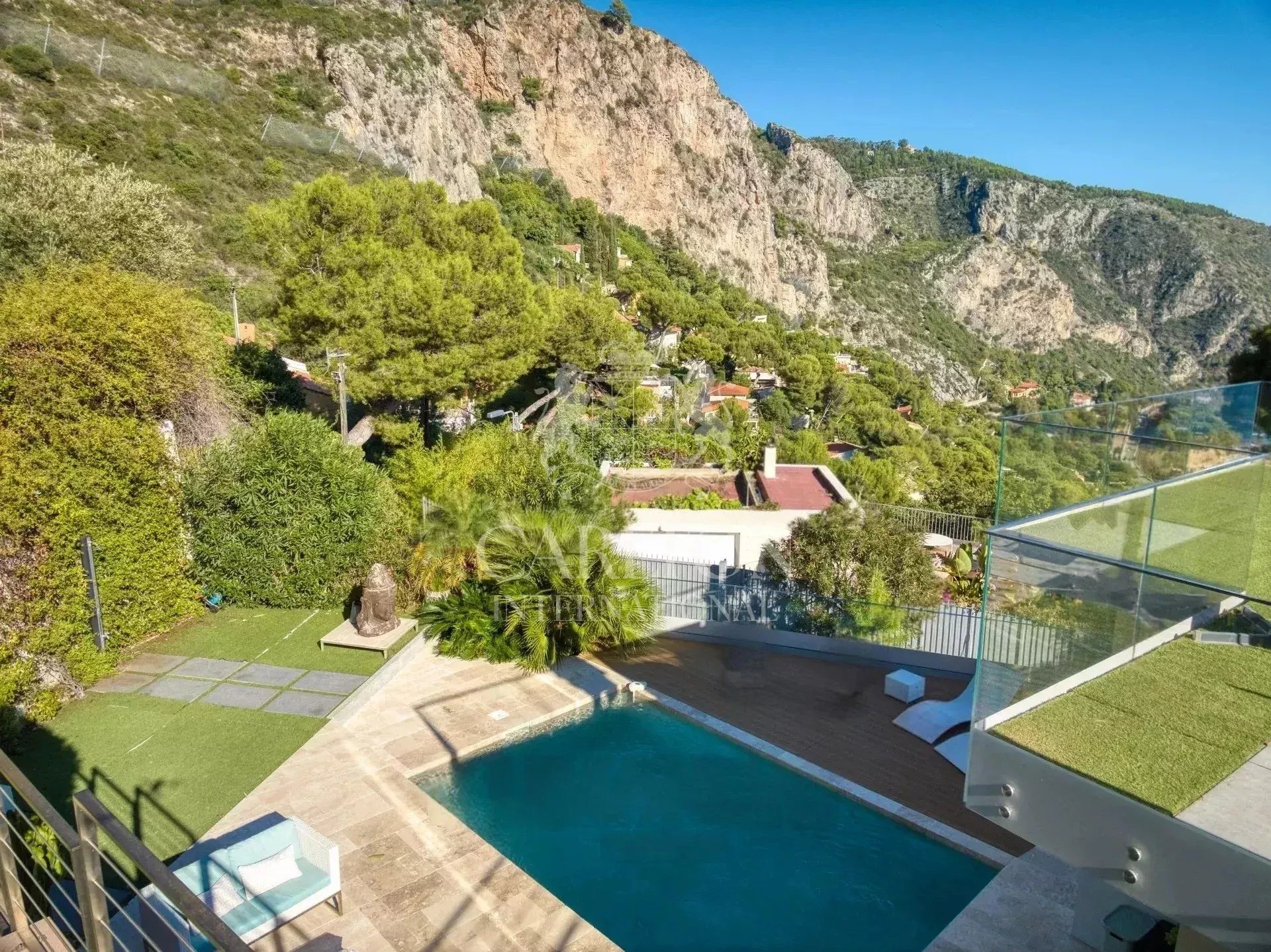 Villa contemporaine avec vue mer panoramique à Èze Bord de Mer