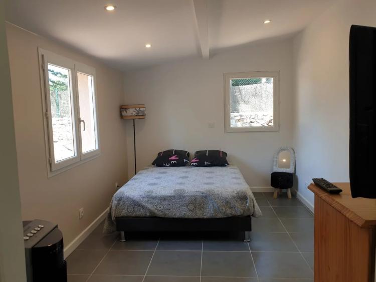 REGUSSE JOLIE MAISON RENOVEE 100 M2