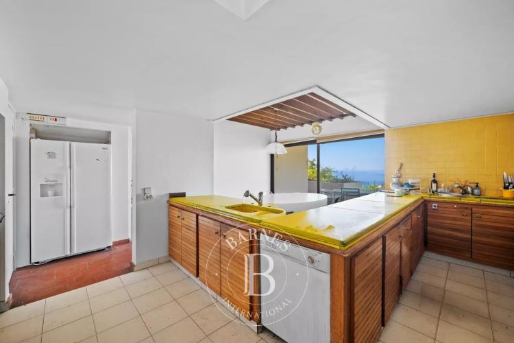 NICE – SECTEUR VINAIGRIER - VASTE PROPRIÉTÉ D'EXCEPTION AVEC MAISON D'HÔTES, PISCINE, TENNIS ET VUE PANORAMIQUE