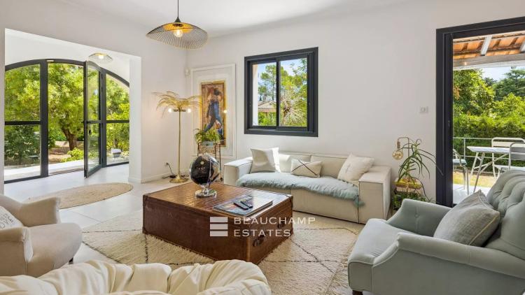 Villa familiale avec dépendance dans un domaine fermé – Tranquillité et espace
