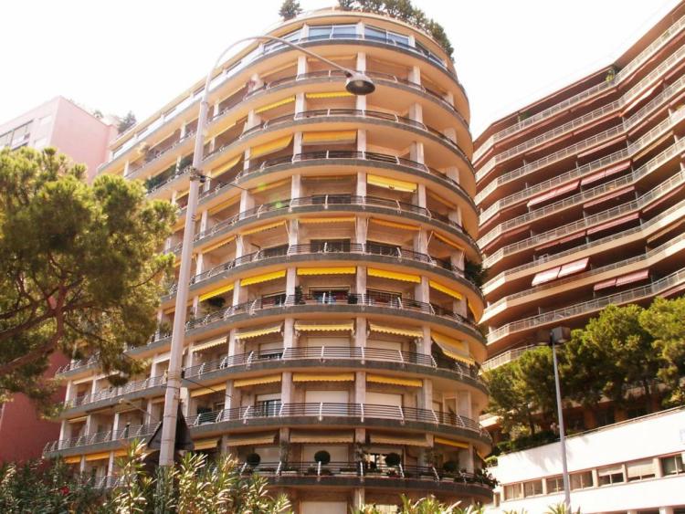 RARE ERMANNO PALACE : GRAND DOUBLE BOX AVEC BEL ESPACE DE STOCKAGE ATTENANT !
