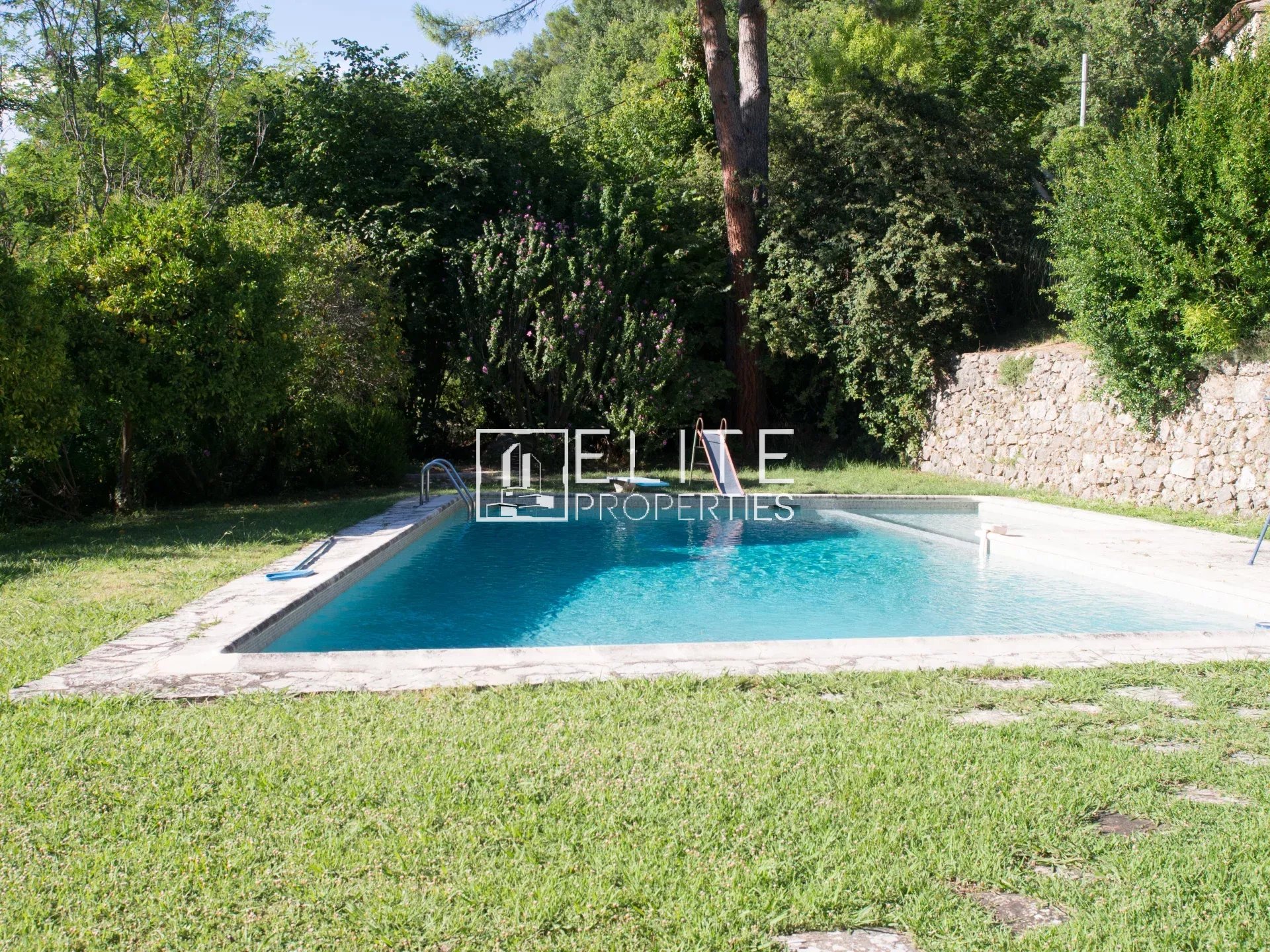 VILLA 333 m² + PISCINE – MOUANS-SARTOUX