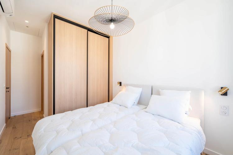 CANNES RUE HOCHE - 4P - DERNIER ETAGE - BALCON - RENOVATION HAUT DE GAMME