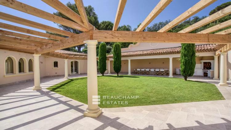 Villa provençale ultra-luxueuse située dans le prestigieux domaine des Parcs de Saint-Tropez
