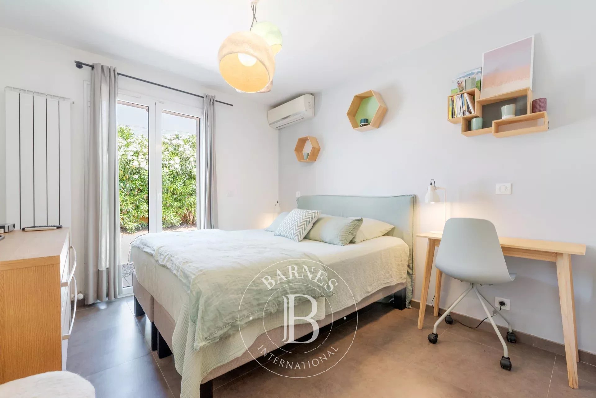 Peymeinade - Proche Grasse - Villa entièrement rénovée - 7 chambres