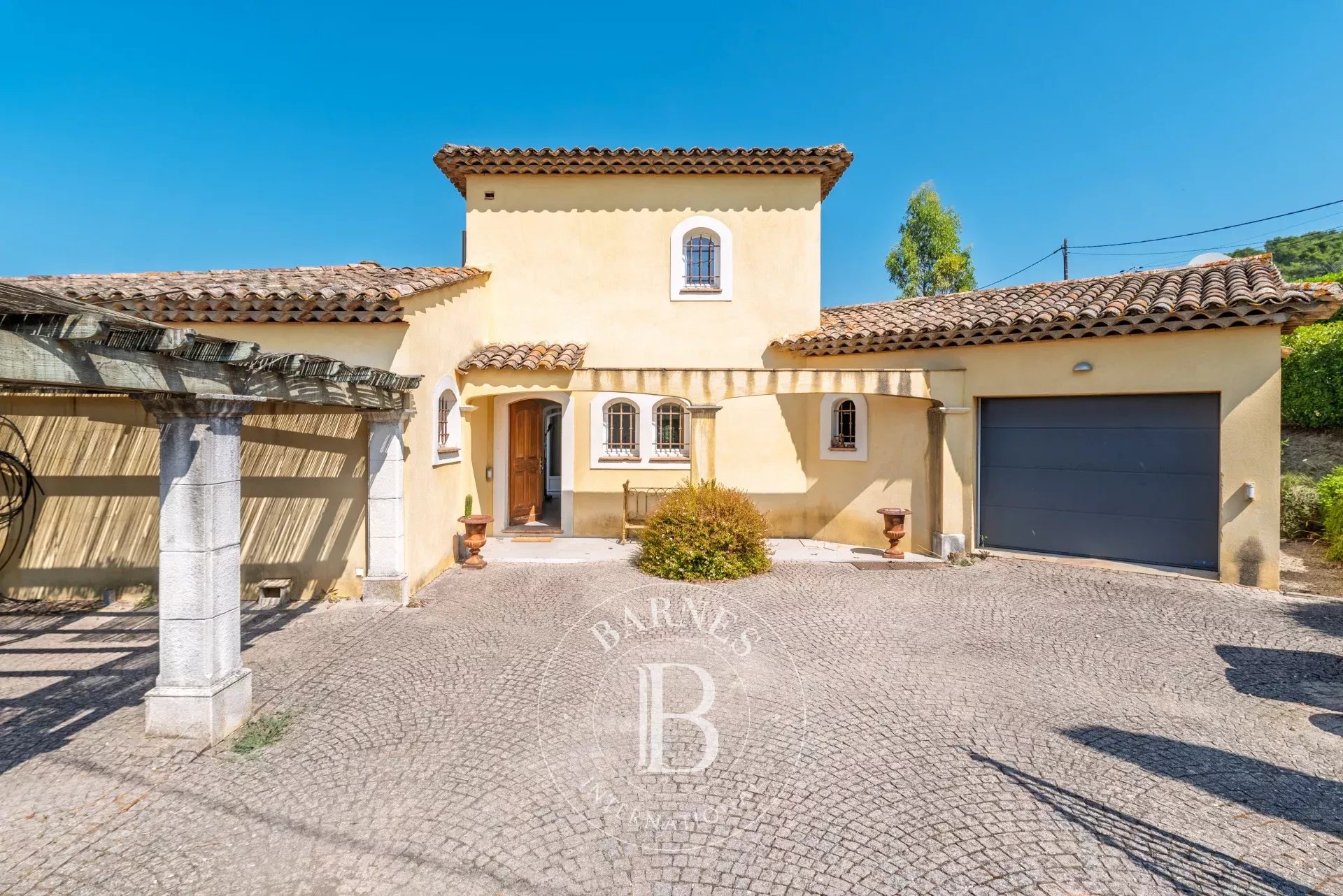 3 mn de Valbonne Village - Villa familiale au calme avec vue dégagée collines