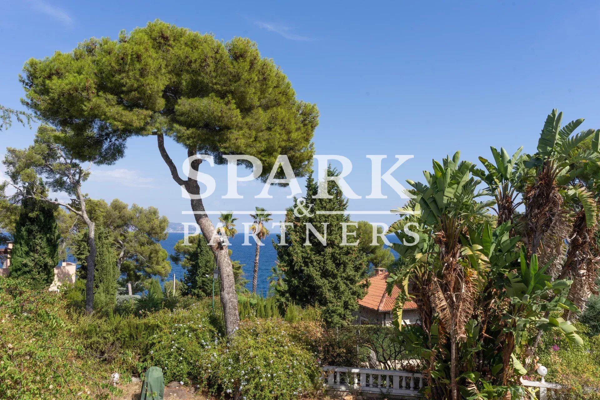 Roquebrune-Cap-Martin - Villa avec piscine proche plages