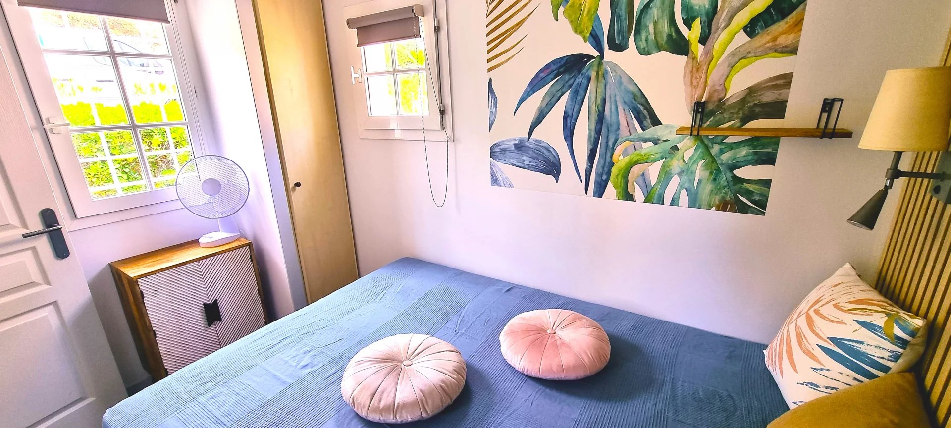 AGAY CAP ESTEREL SUPERBE 2 PIECES AVEC LARGE TERRASSE