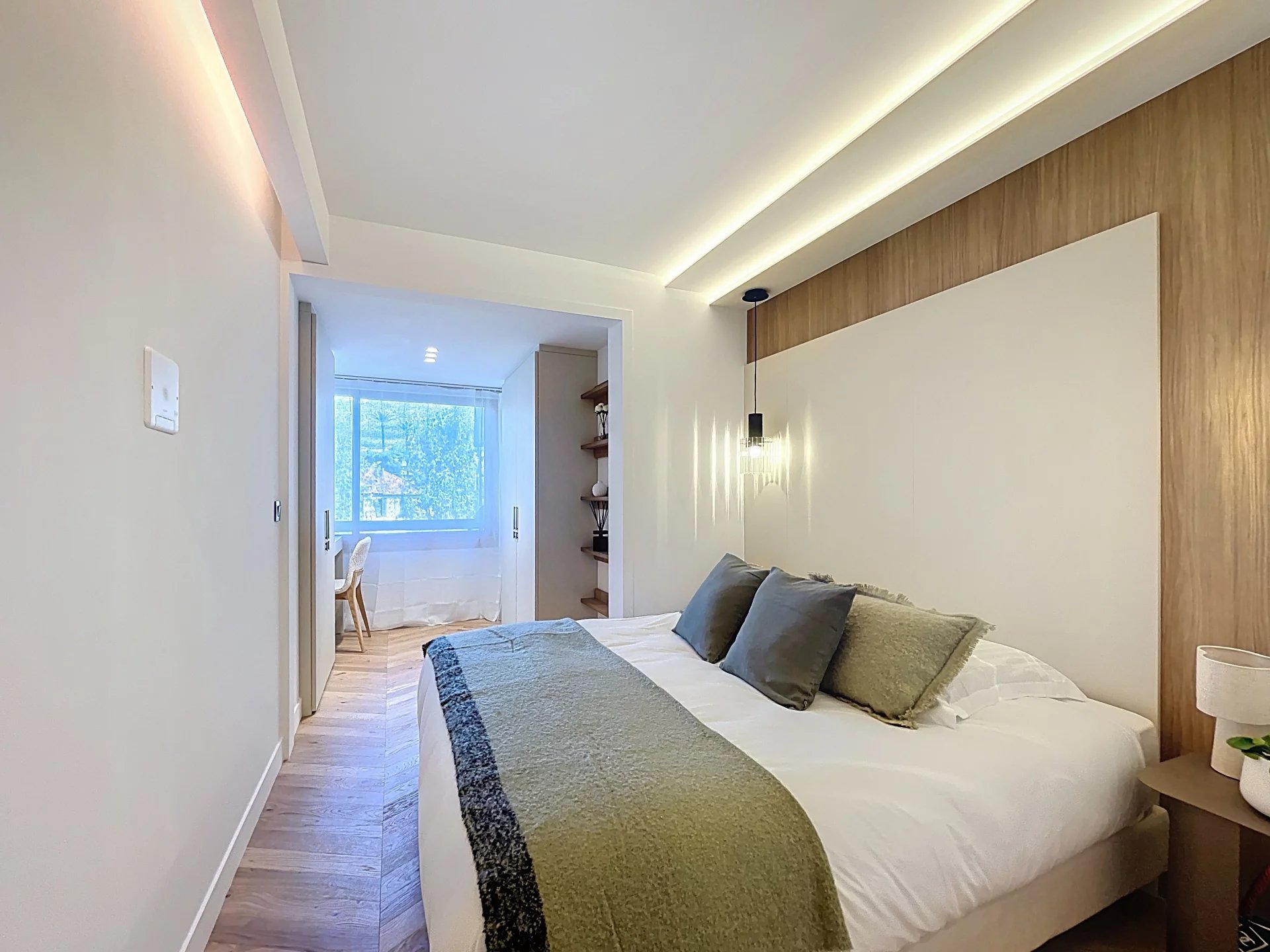 APPARTEMENT 4 PIECES  - CANNES PALM BEACH - VUE MER