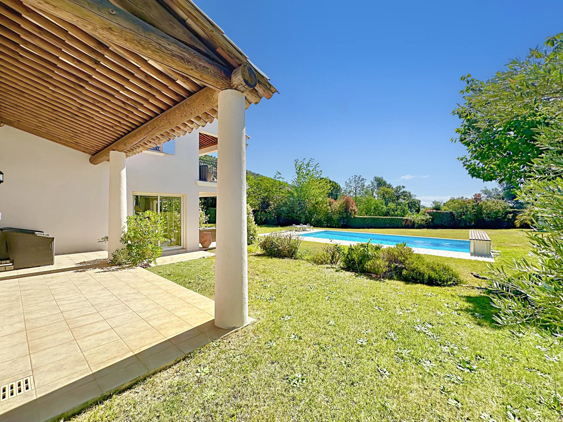 Villa dans un domaine sécurisé à vendre à Grimaud