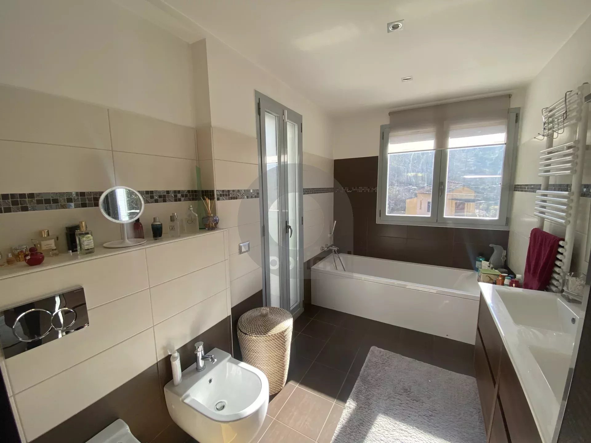 A VENDRE - BELLE MAISON AU CALME CADRE VERDOYANT