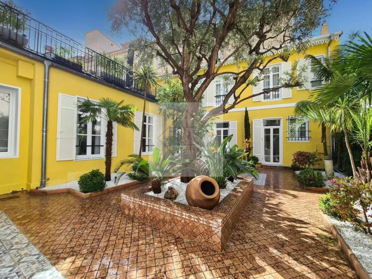 Superbe maison de ville au cœur de Cannes. Rue d'Antibes