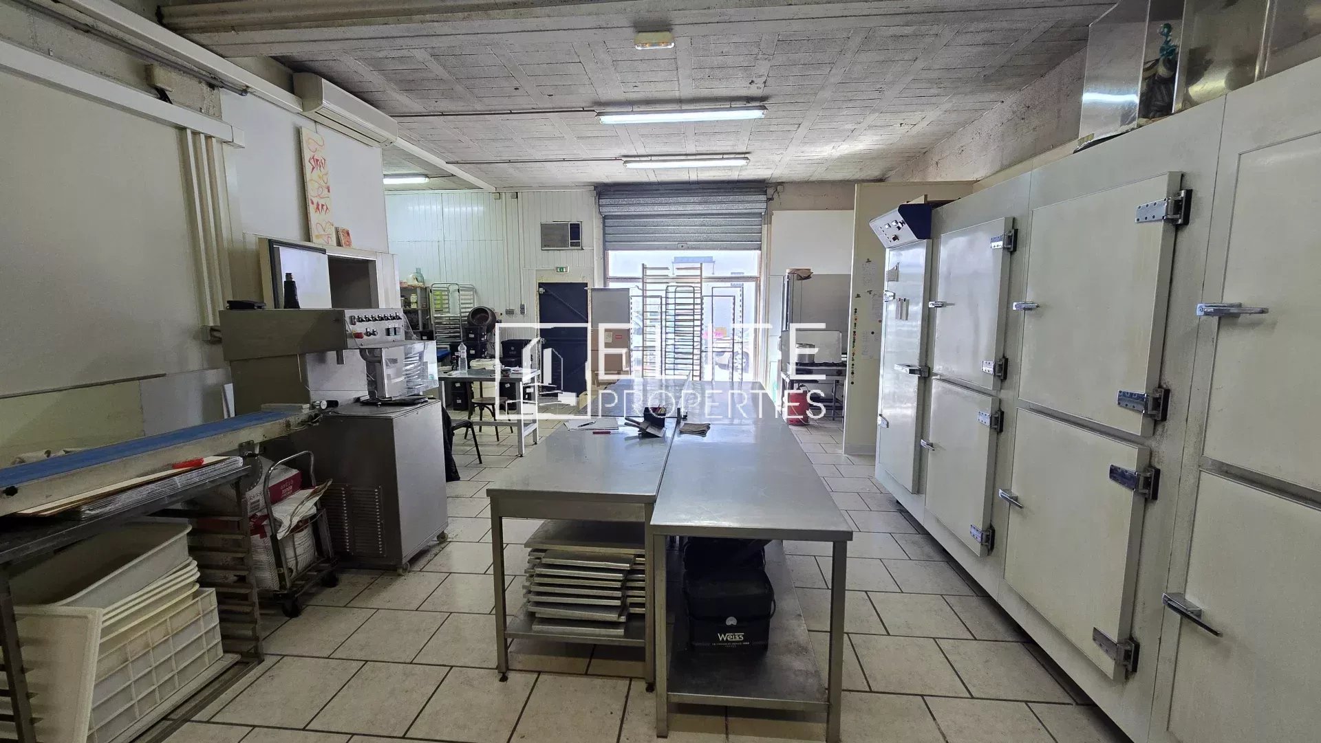 LOCAL COMMERCIAL DE 144m²  – RDC – MOUGINS