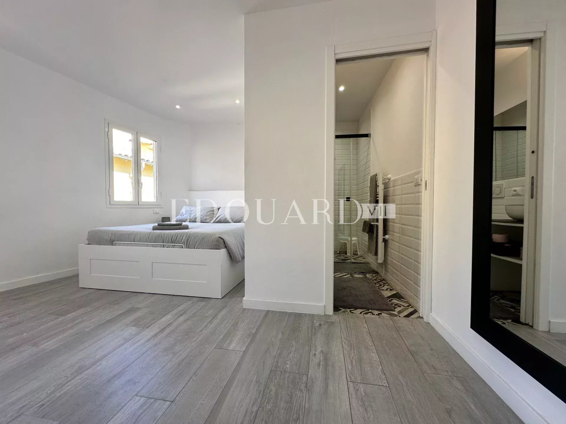 Quatre pièces en duplex avec spectaculaire terrasse sur le toit et époustouflante vue mer panoramique