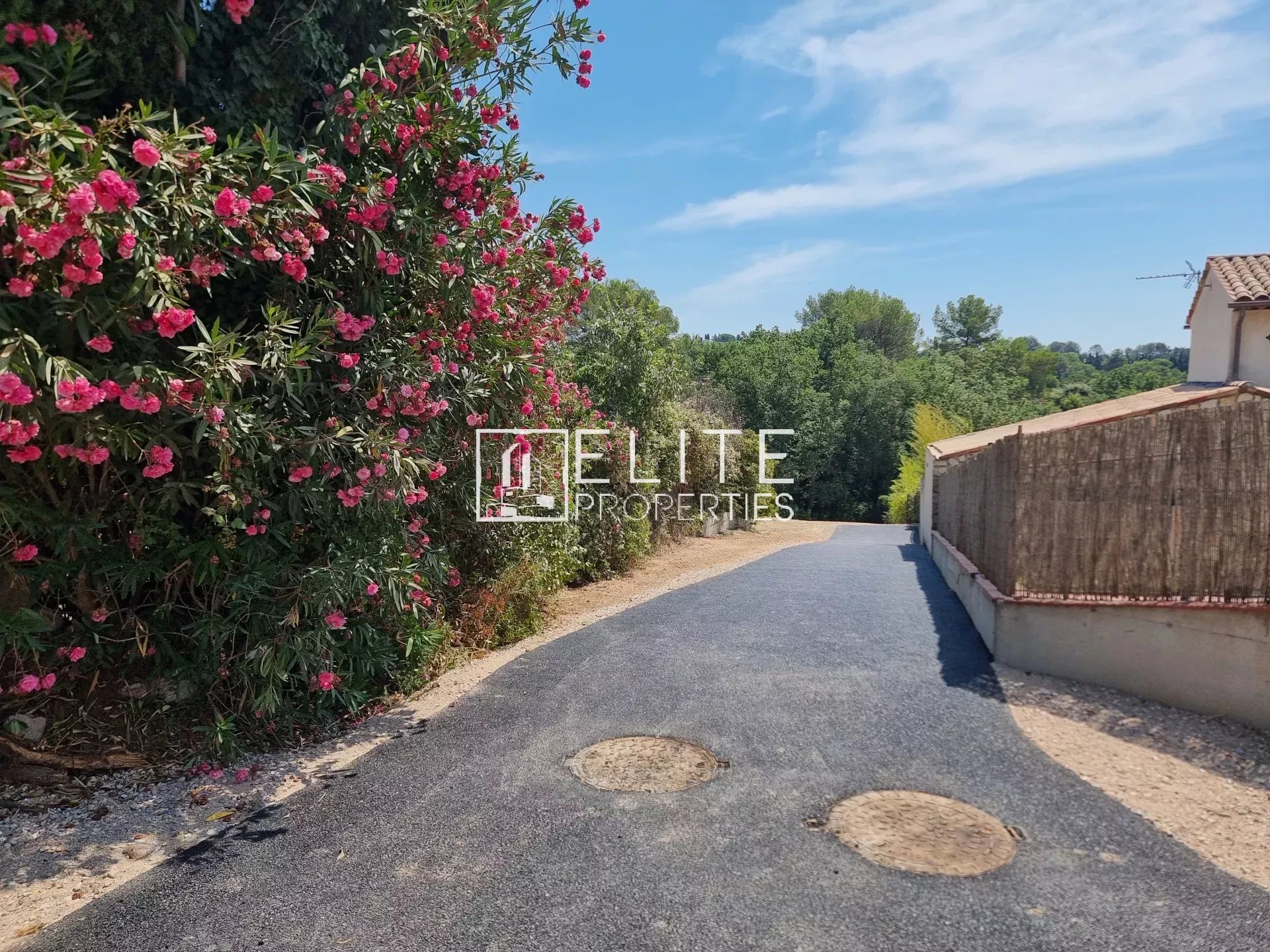 TERRAIN CONSTRUCTIBLE 1570m² AU CALME PEYMEINADE