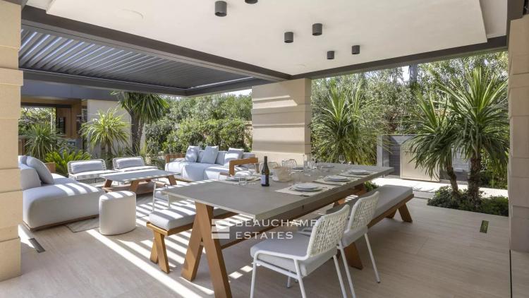 Villa d'architecte neuve au coeur d'un domaine privé à Saint-Tropez