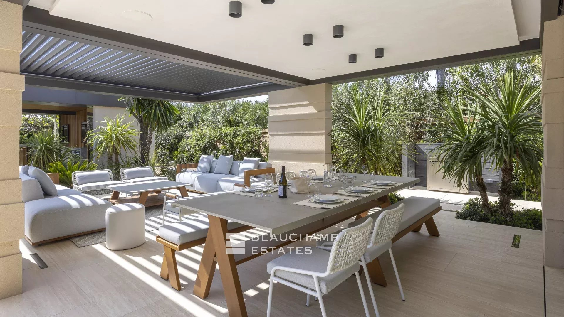 Villa d'architecte neuve au coeur d'un domaine privé à Saint-Tropez