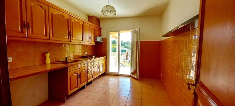MAISON AVEC 2 APPARTEMENTS -  VIDAUBAN (83)