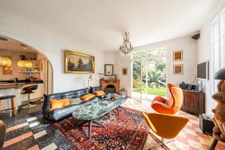 CANNES CROIX DES GARDES - MAISON DE CARACTERE – BEAUX VOLUMES