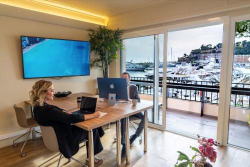 PORT HERCULE: bureau de 12 m2 en location