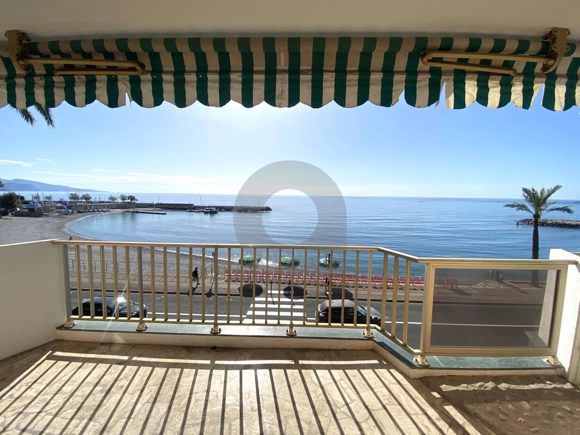 FRONT DE MER 2P 43M2 AVEC TERRASSE 12M2 CAVE