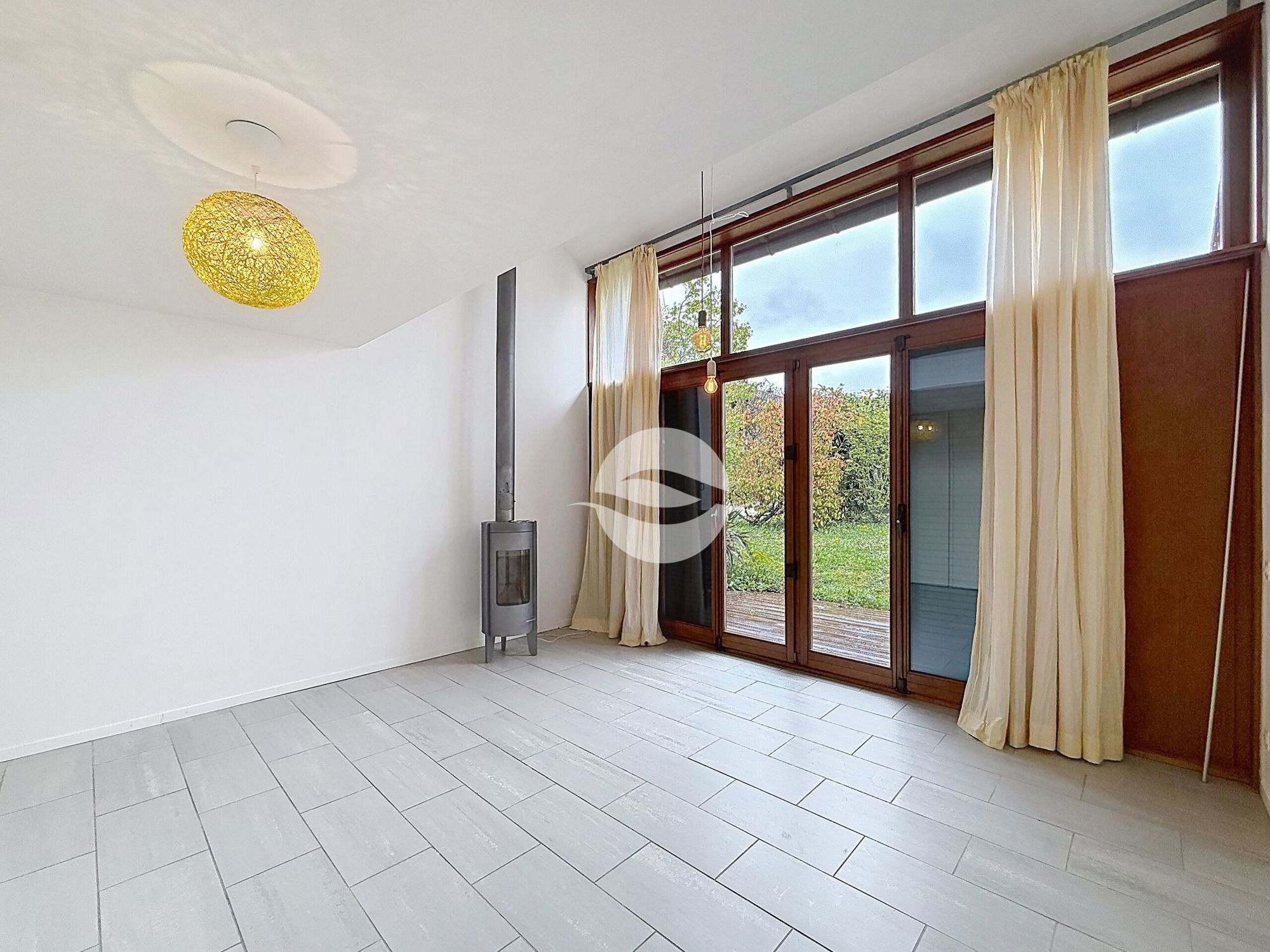 Charmante villa mitoyenne de 4.5 pièces, avec jardin arboré !