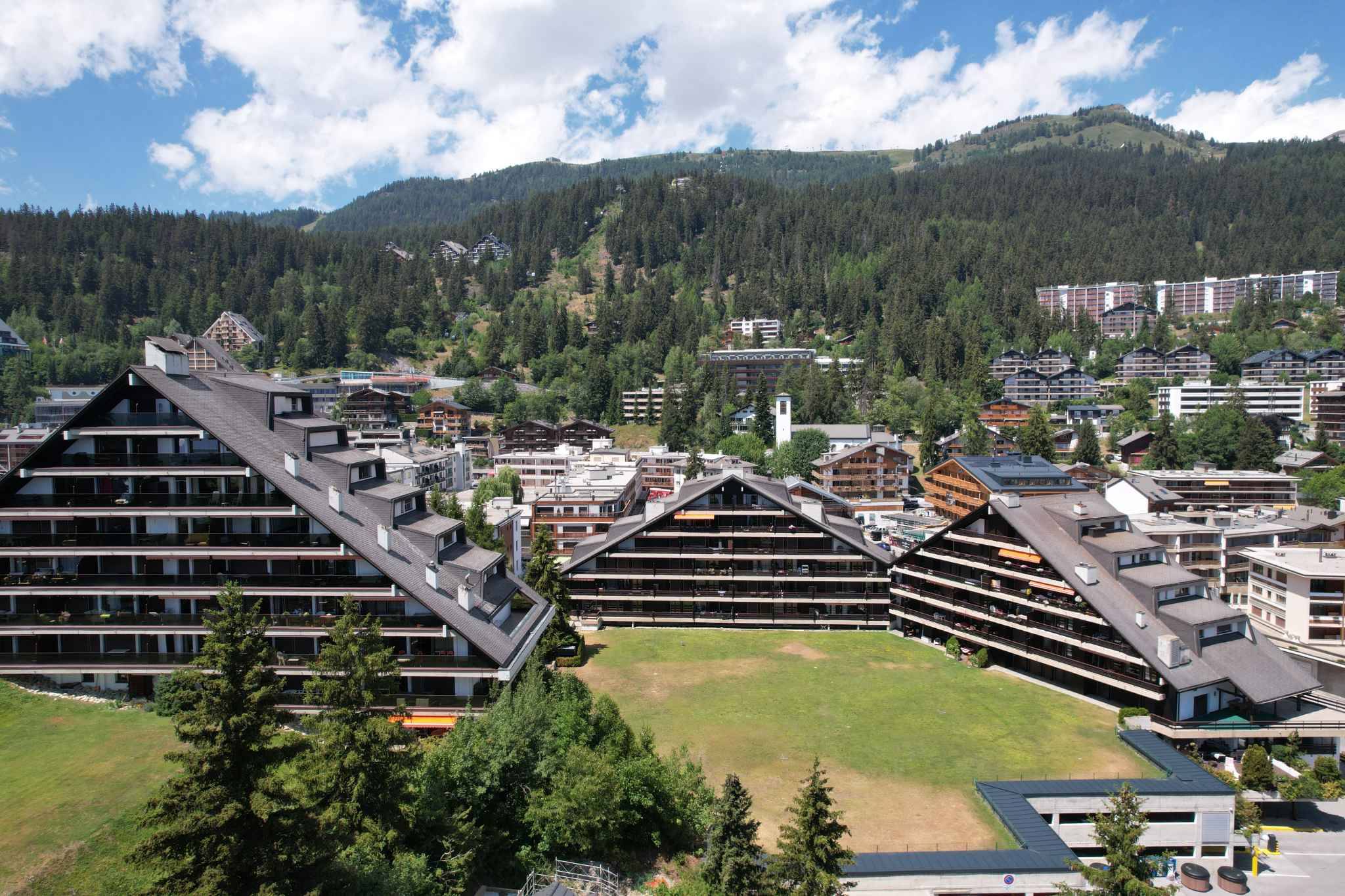 Rare - 2.5 PIÈCES EN PLEIN CENTRE, REFAIT À NEUF EN 2026