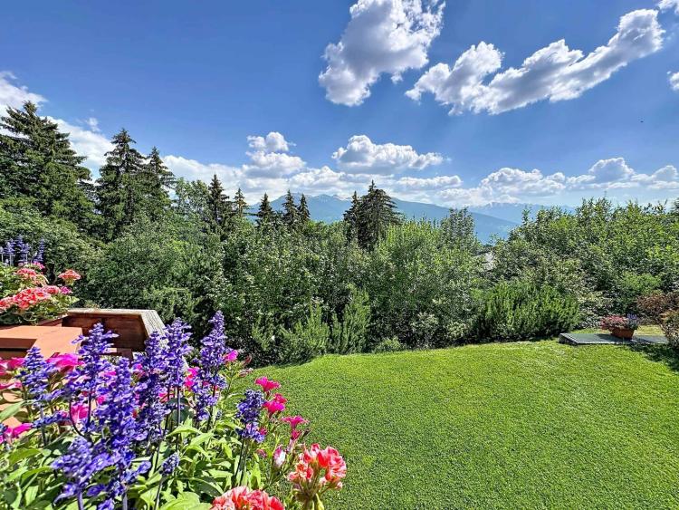 Magnifique appartement de 4.5 pièces avec jardin et belle vue