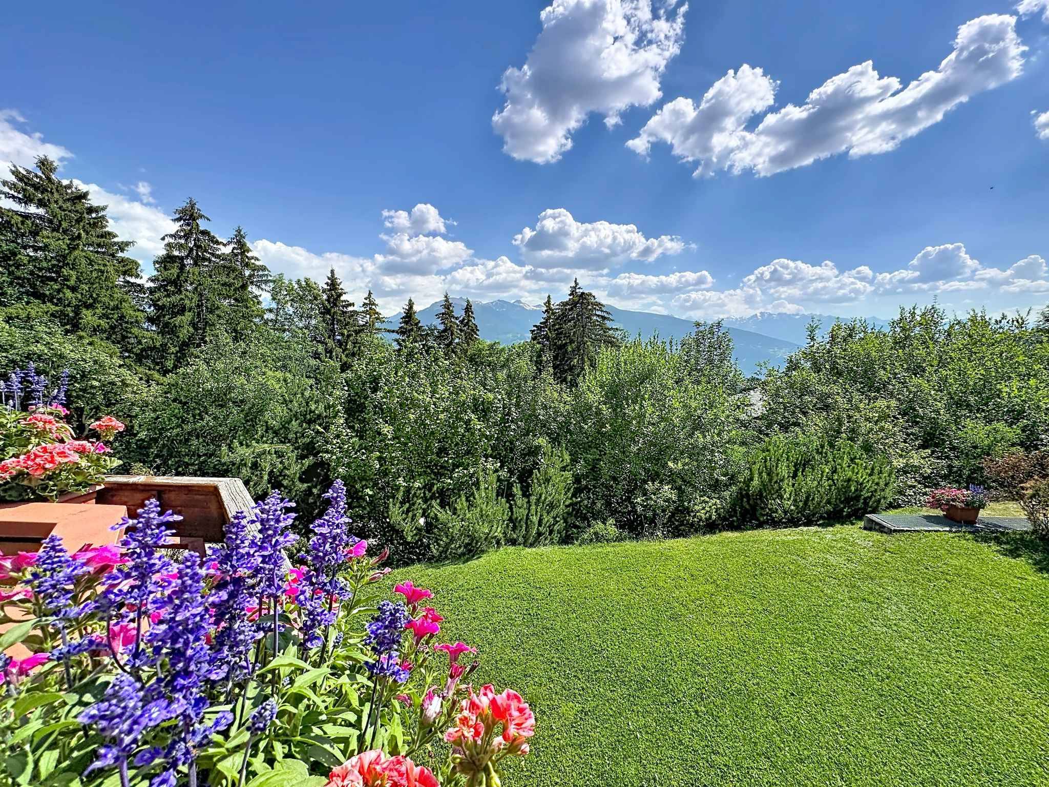 Magnifique appartement de 4.5 pièces avec jardin et belle vue