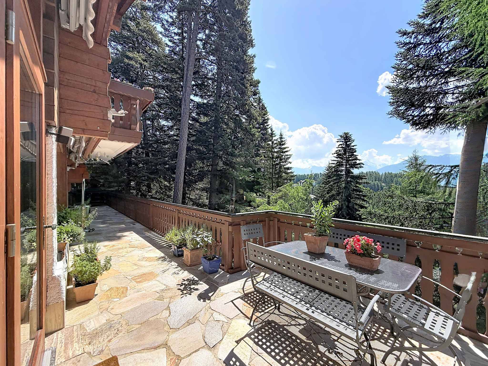 Magnifique chalet avec piscine et spa, à l'abri des regards