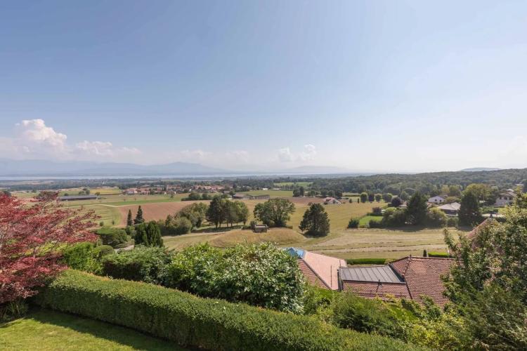 Propriété D'exception Avec Vue Panoramique Sur Le Lac Et Les Alpes