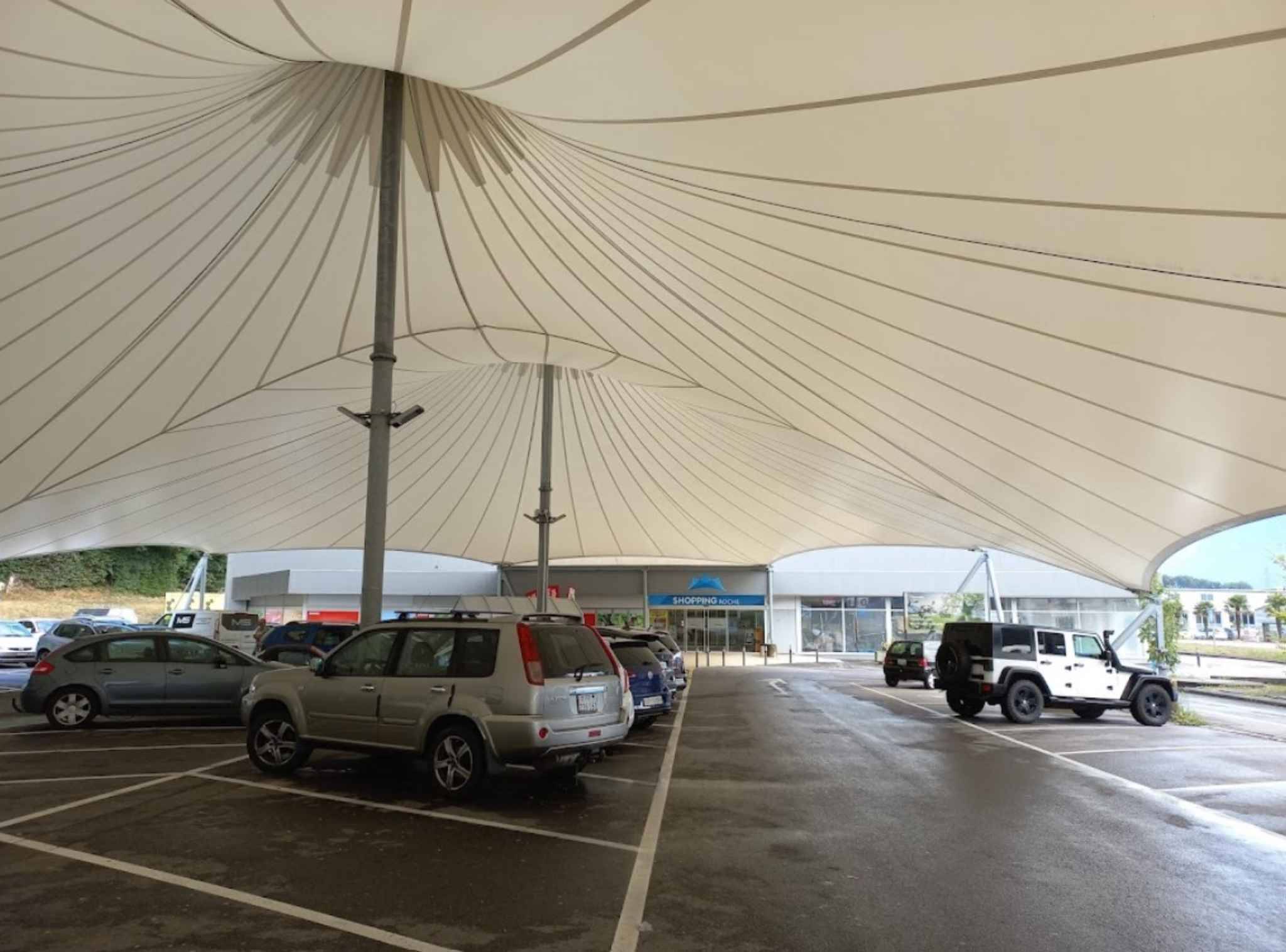 1'400 m² disponibles au Centre Commercial SHOPPING ROCHE 