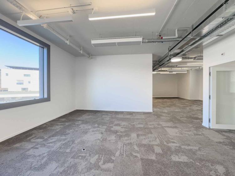 Bureau Plug & Play de 337 m² – Atrium Park, Meyrin